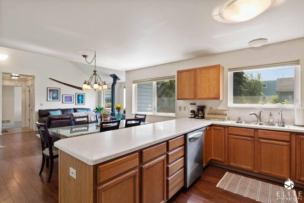 Coastal Place - Best Location In Downtown! Anchorage Exterior foto